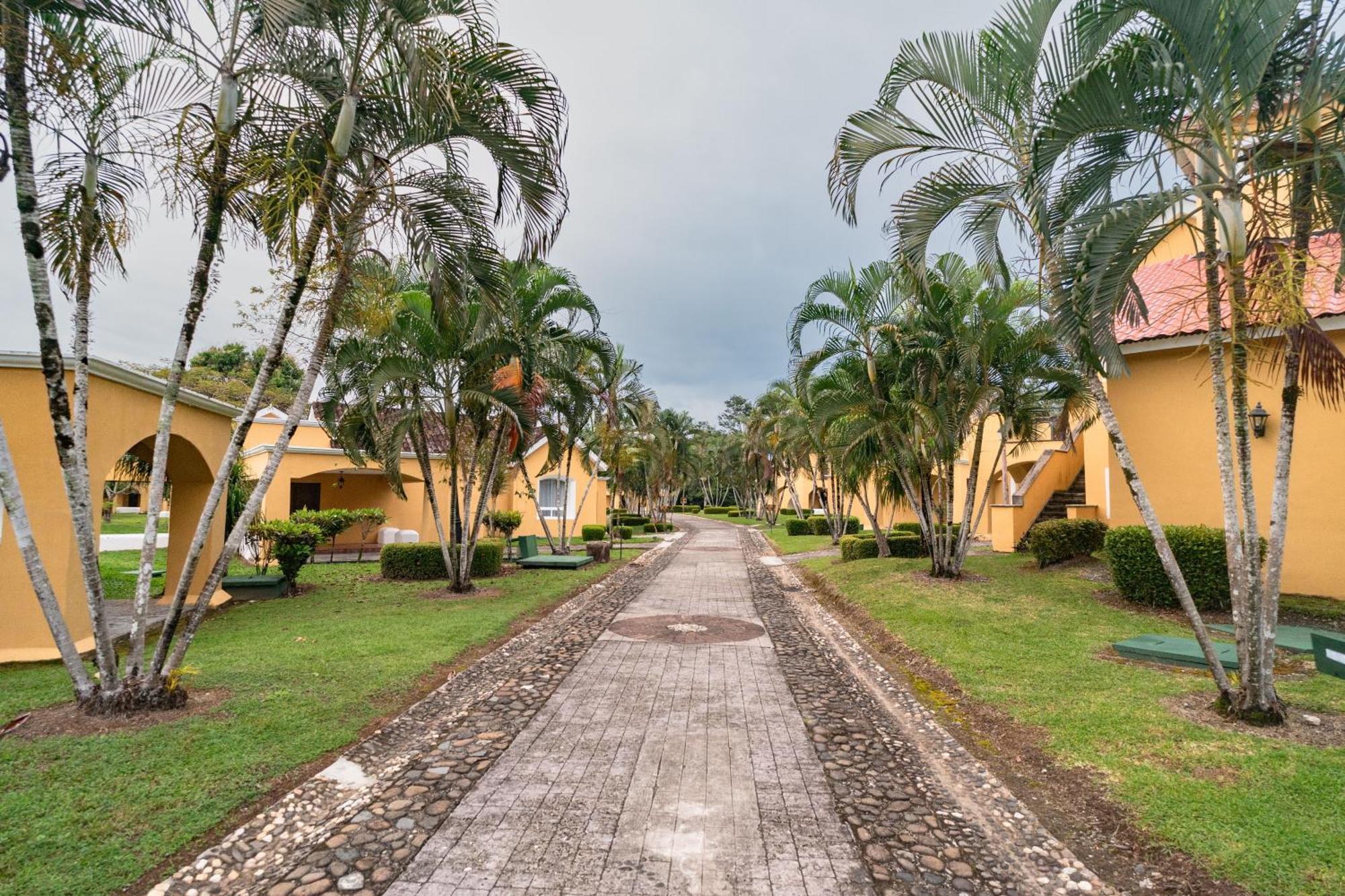 Amatique Bay Hotel Puerto Barrios Exteriör bild