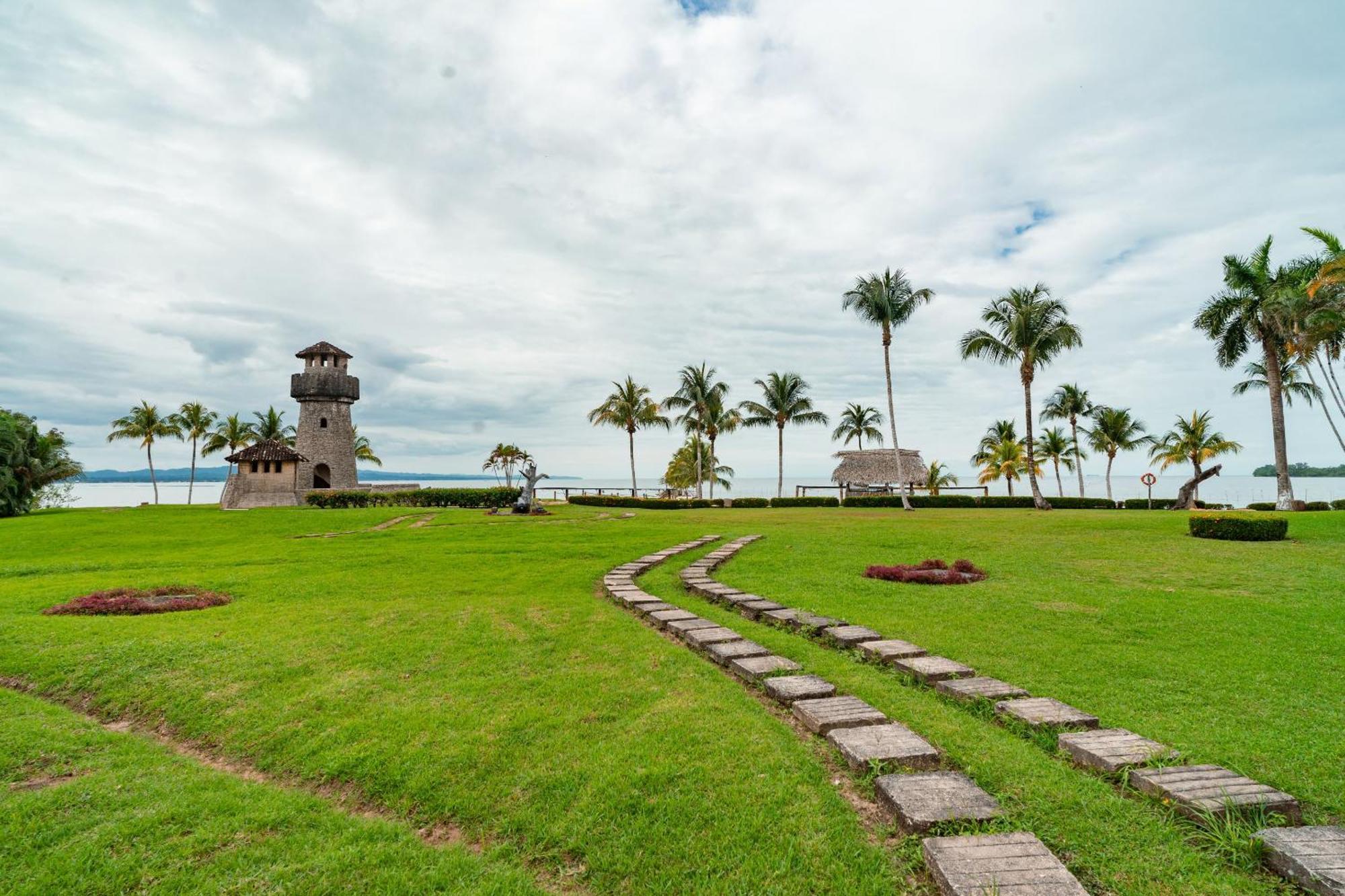 Amatique Bay Hotel Puerto Barrios Exteriör bild
